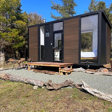 Вилла Ruru Tiny House By Tiny Away Rangihaeata Экстерьер фото