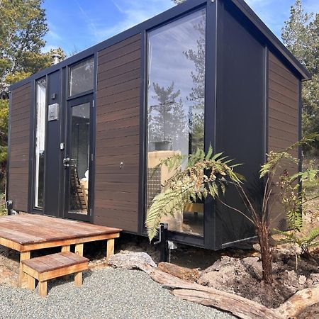 Вилла Ruru Tiny House By Tiny Away Rangihaeata Экстерьер фото