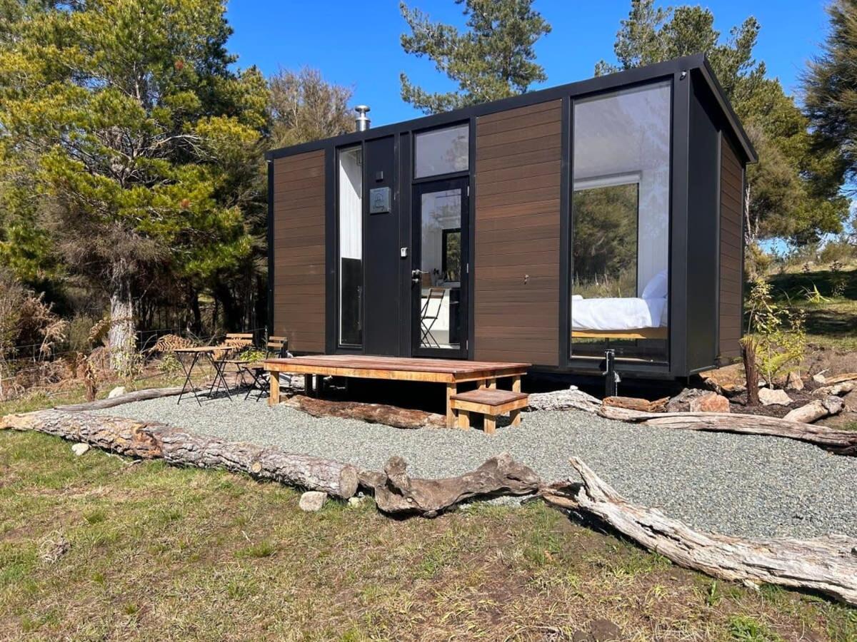 Вилла Ruru Tiny House By Tiny Away Rangihaeata Экстерьер фото