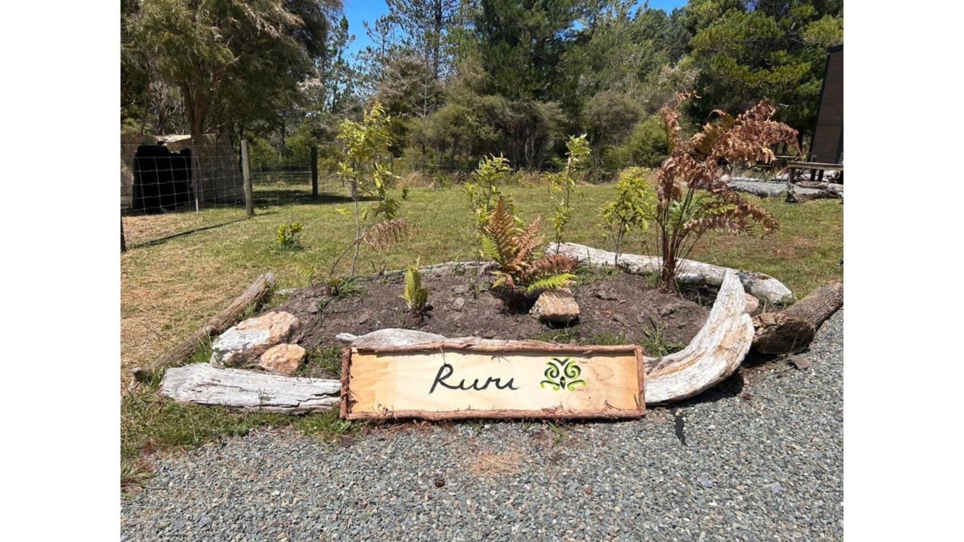 Вилла Ruru Tiny House By Tiny Away Rangihaeata Экстерьер фото